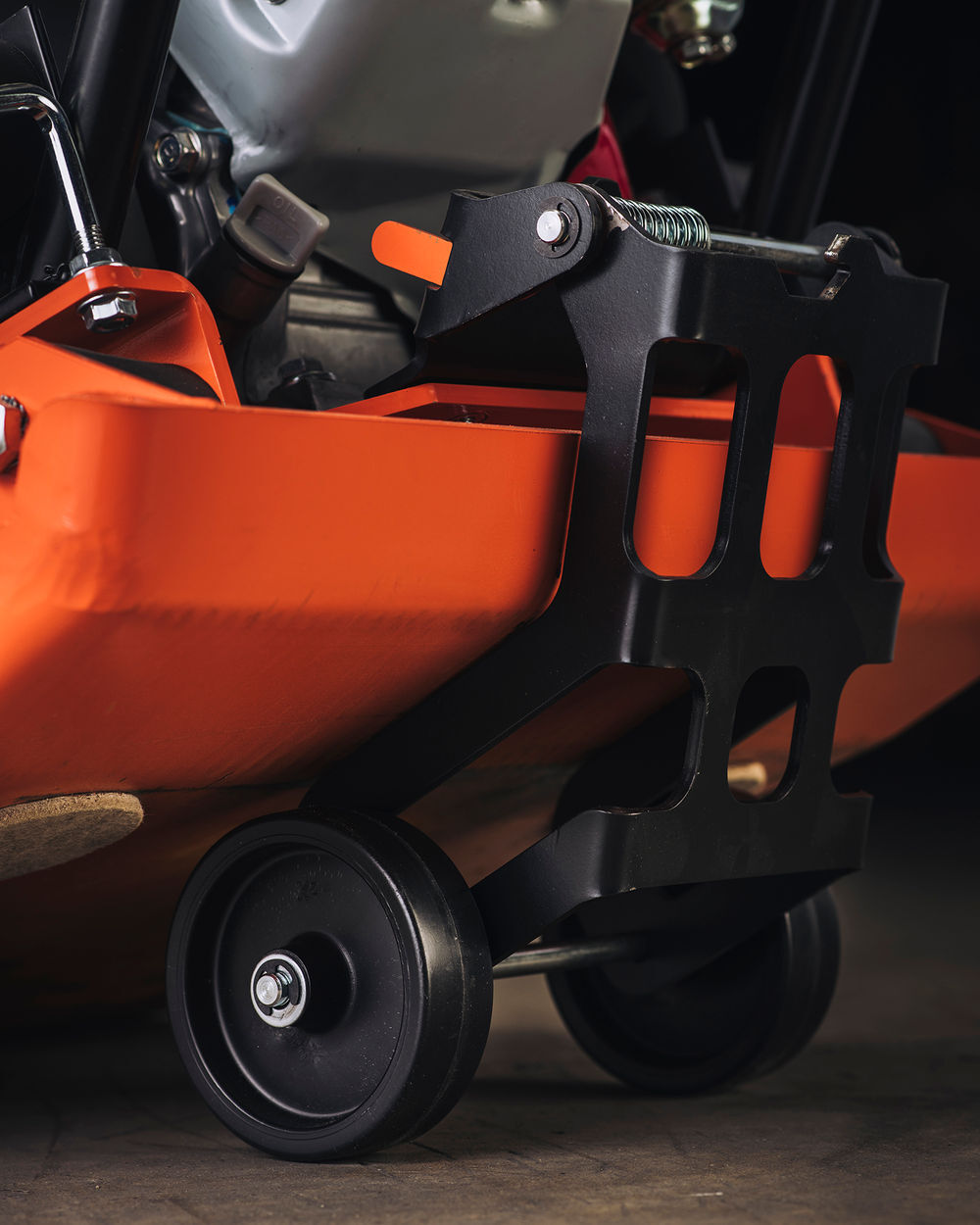 MBW AP2000 168lb Plate Compactor with Water Tank and Honda GX160 Engine, large image number 3