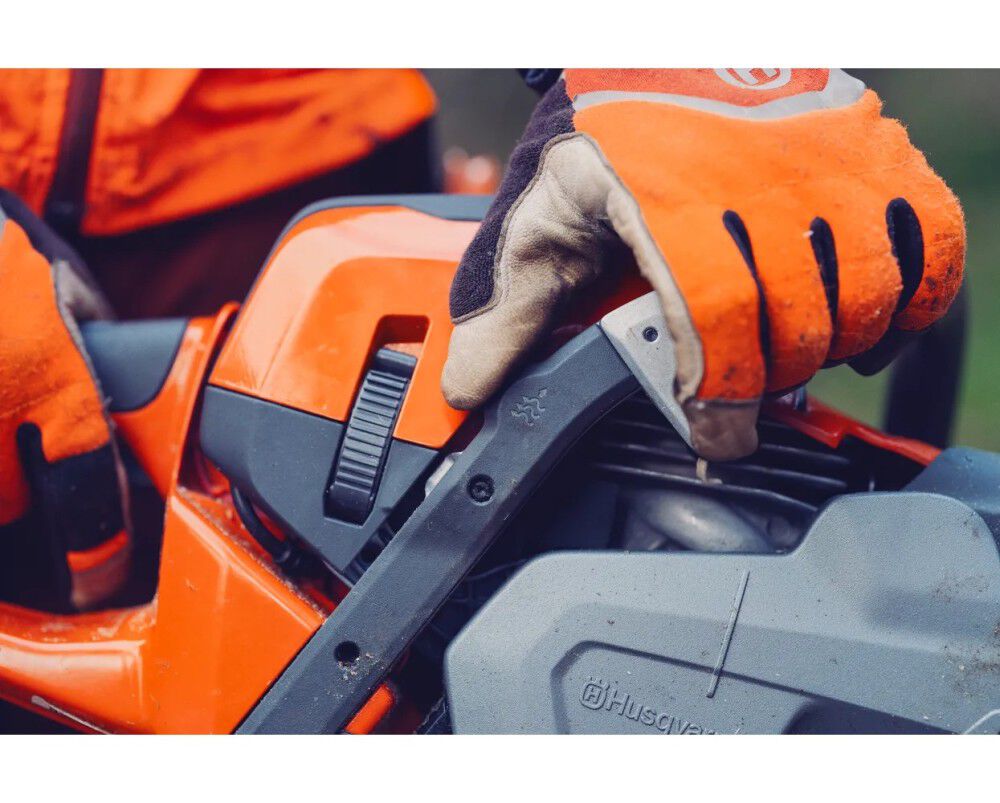 Husqvarna 564 XP G Fuel Injected 24 Inch X-Tough RSN 3/8 Inch C85 Chainsaw, large image number 4