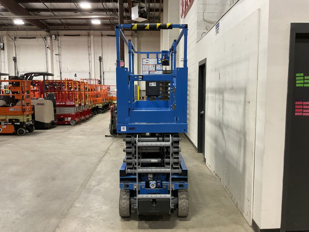 Genie 26 Feet Electric Slab Scissor Lift with E-Drive 500