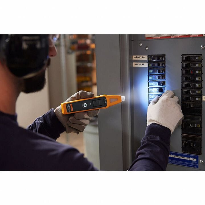 Fluke SmartTrace BK120 Breaker Finder with NCV Mode, large image number 5