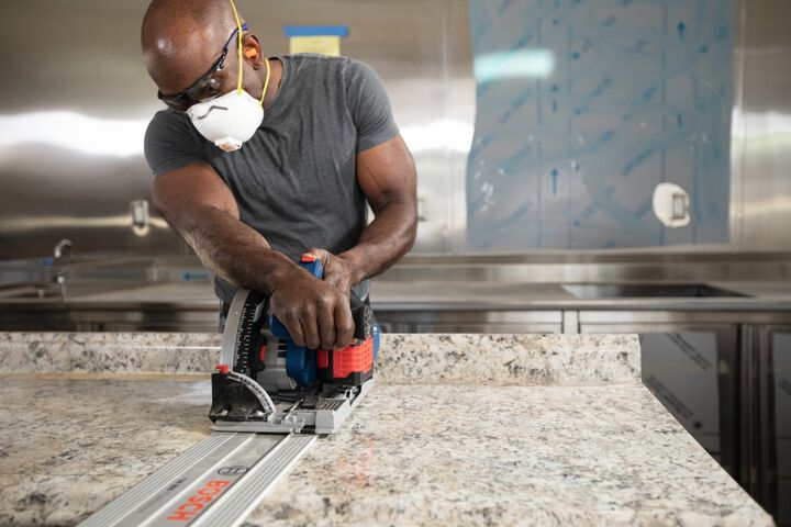 Bosch Reconditioned 18V 5-1/2 Inch Track Saw Kit, large image number 16