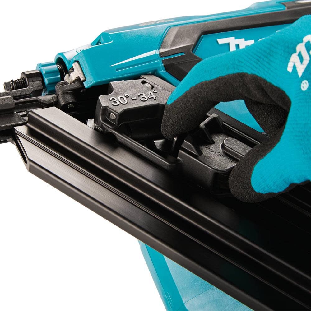 Makita 18V LXT Lithium-Ion Cordless 30 Degree Clipped Head 3