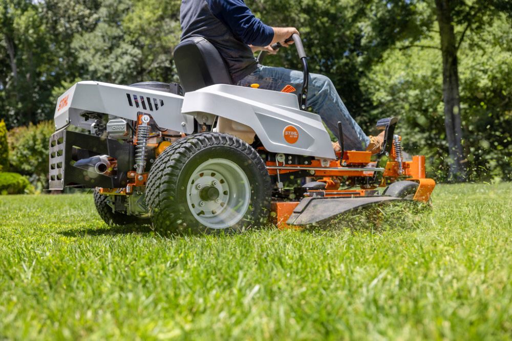 Large zero hot sale turn mower