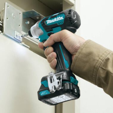 Makita 12V max CXT Lithium-Ion Brushless Cordless Impact Driver Kit 2.0 Ah, large image number 2
