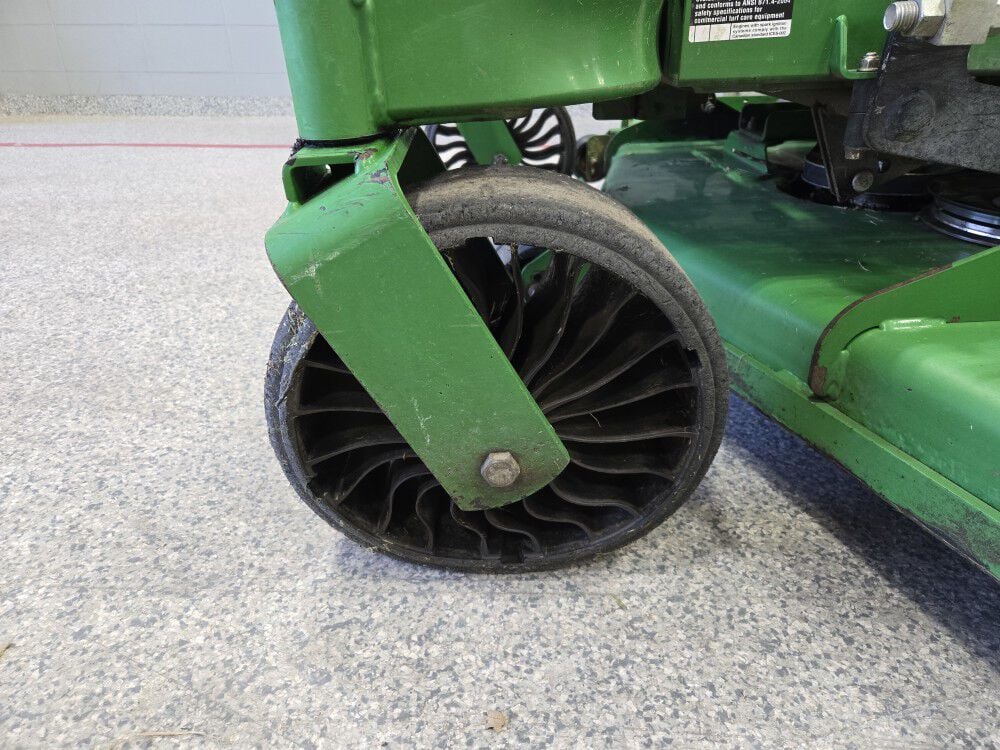 John Deere 997 72 Inch Z-Trak Zero-Turn Mower 2012, large image number 9