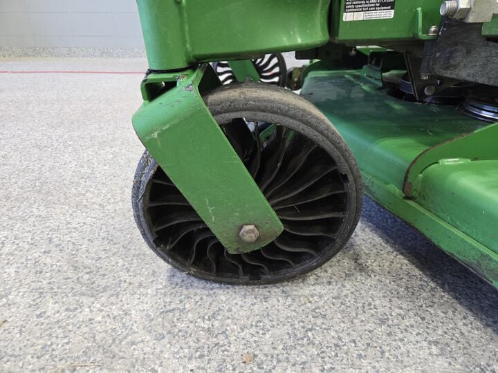 John Deere 997 72 Inch Z-Trak Zero-Turn Mower 2012, large image number 8