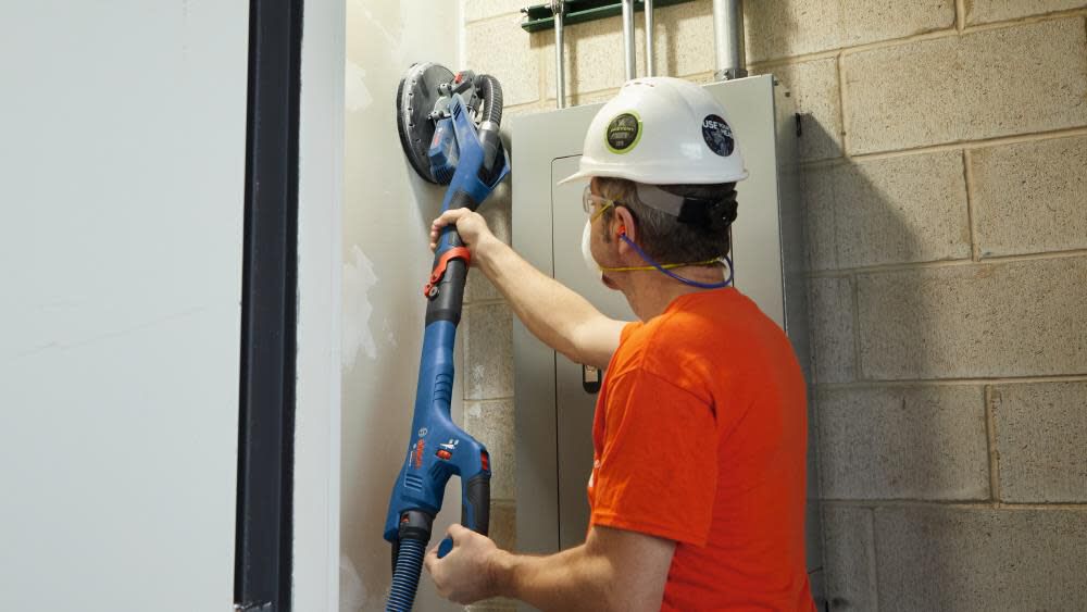 Wall sander shop