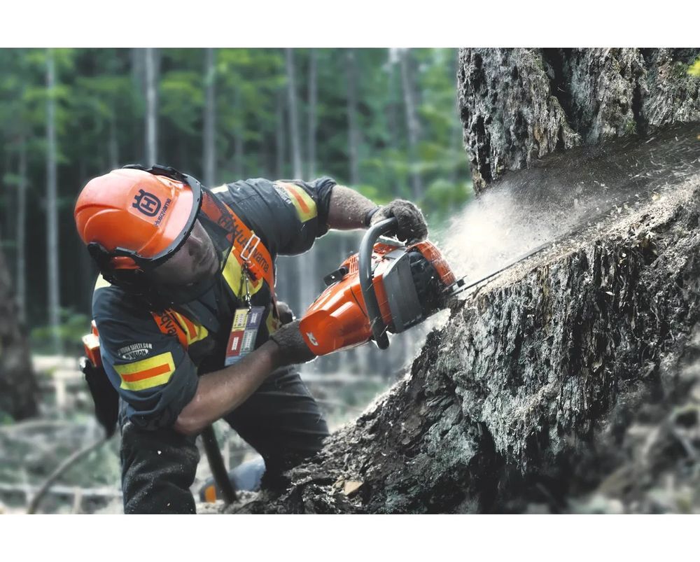 Husqvarna 572 XP G 24 Inch and C83 Chain Gas-Powered Lightweight Chainsaw, large image number 19
