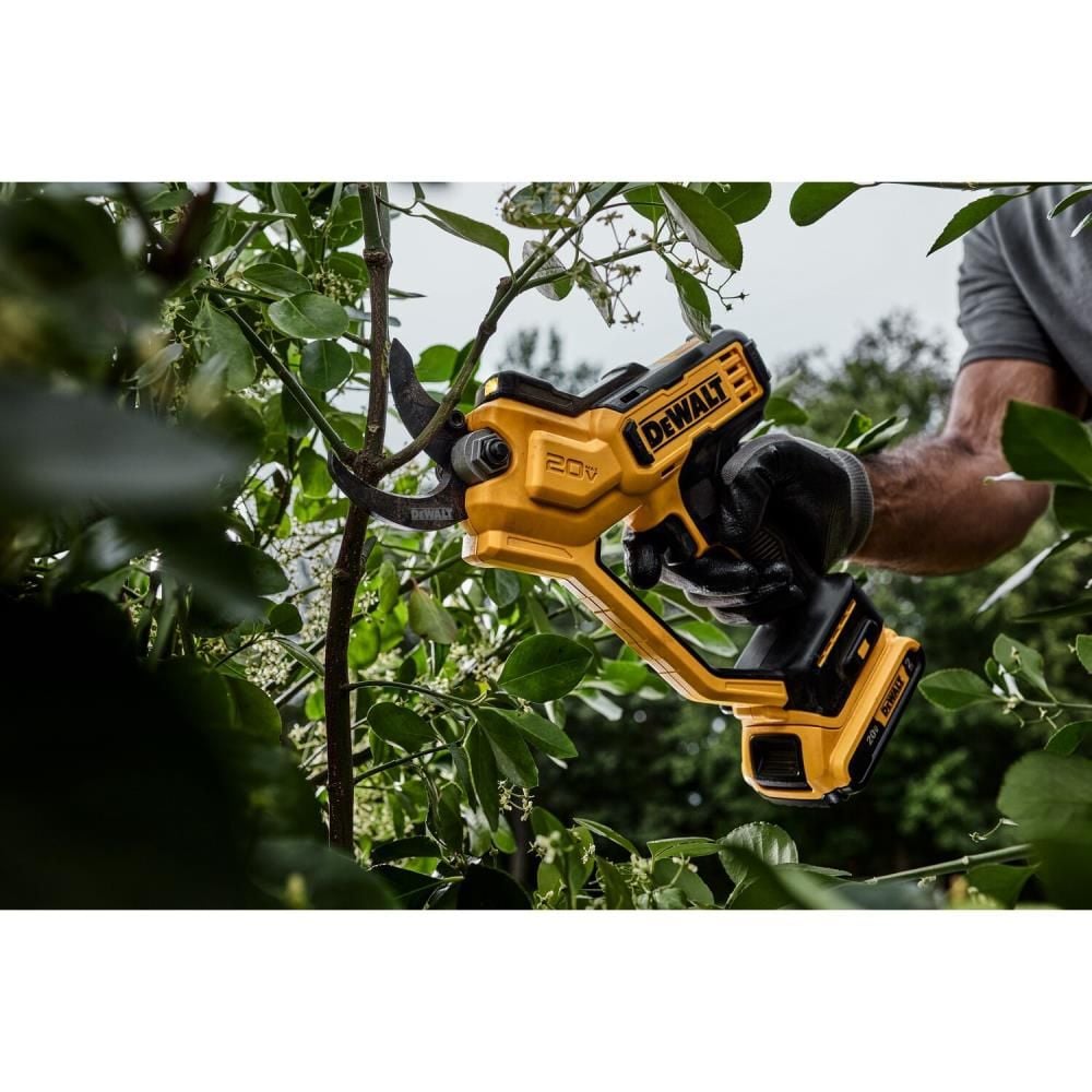 DEWALT 20V MAX 1 1/2in Cordless Pruner Kit, large image number 5
