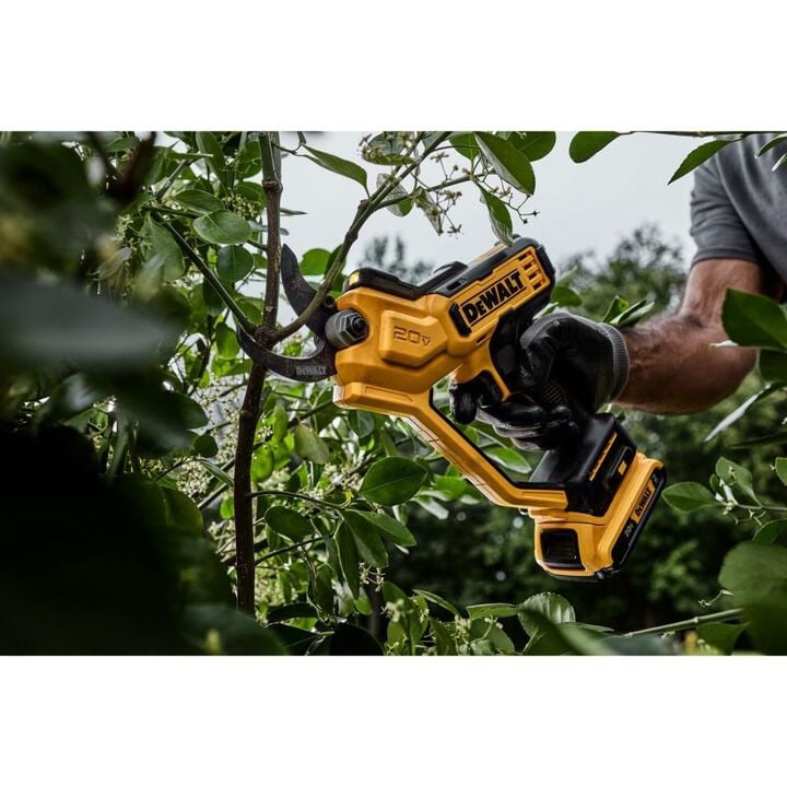 DEWALT 20V MAX 1 1/2in Cordless Pruner Kit, large image number 4
