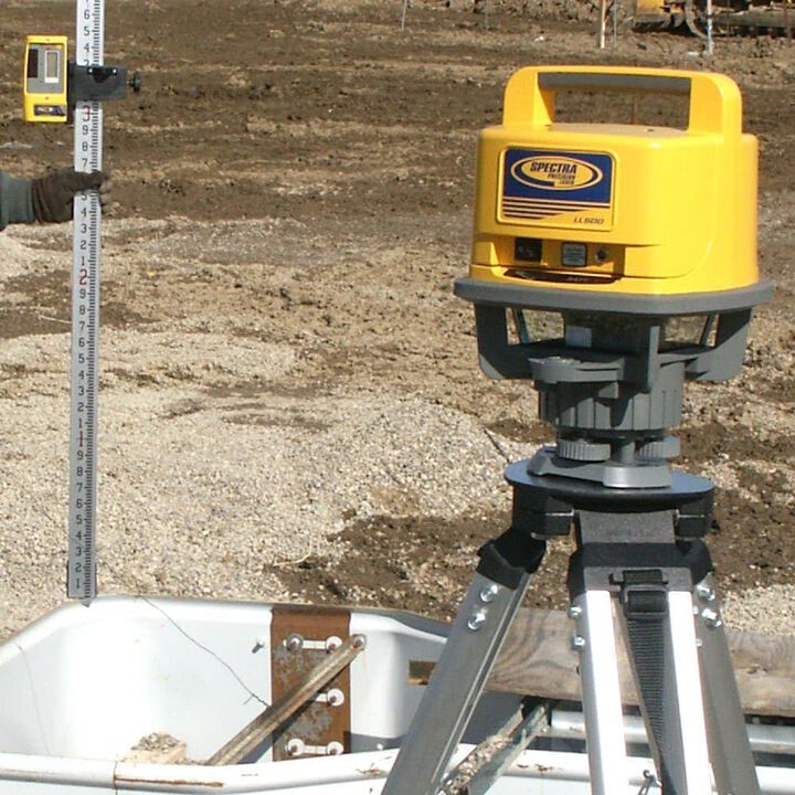 Spectra Precision Laser Level with HL700 Receiver, C70, Battery, Rod, Tripod and Case, large image number 7