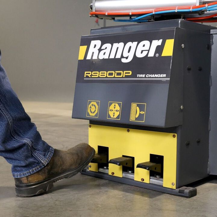 Ranger R980DP 208-240VAC Swing Arm Tire Changer with Dual-Tower Assist, large image number 5