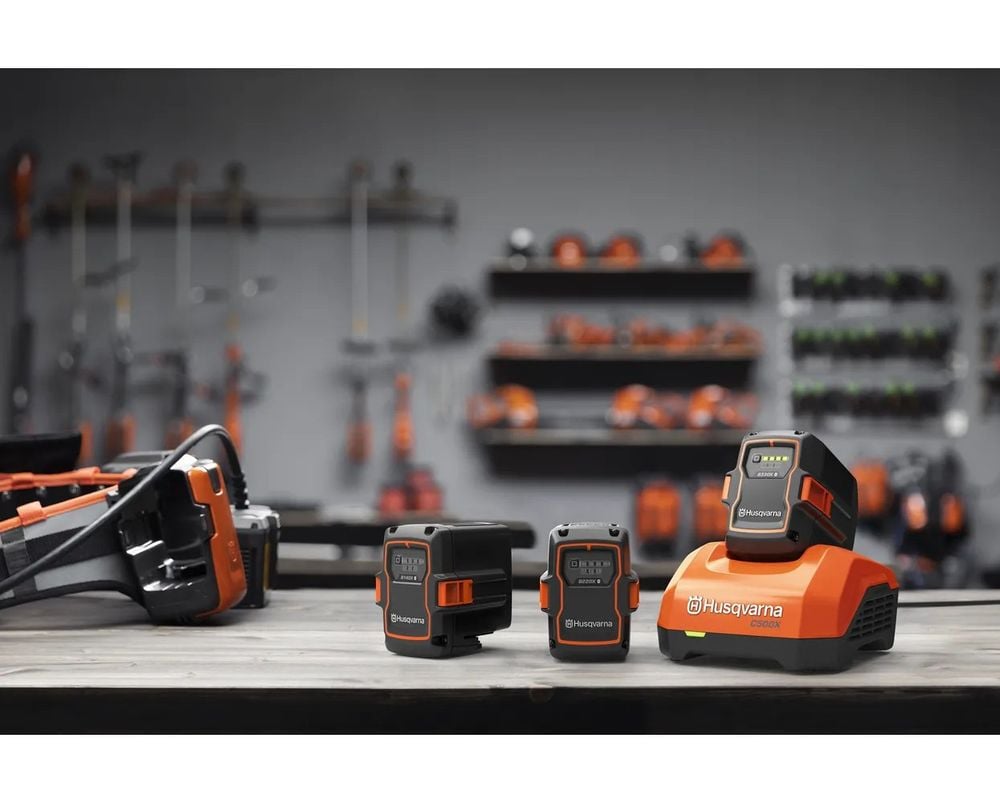 Husqvarna 40-B330X 40V 9Ah Lithium-Ion Lightweight Power Tool Battery Pack with Fuel Indicator, large image number 3
