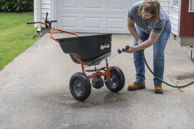 Agri-Fab 130 lb Broadcast Spreader, large image number 9