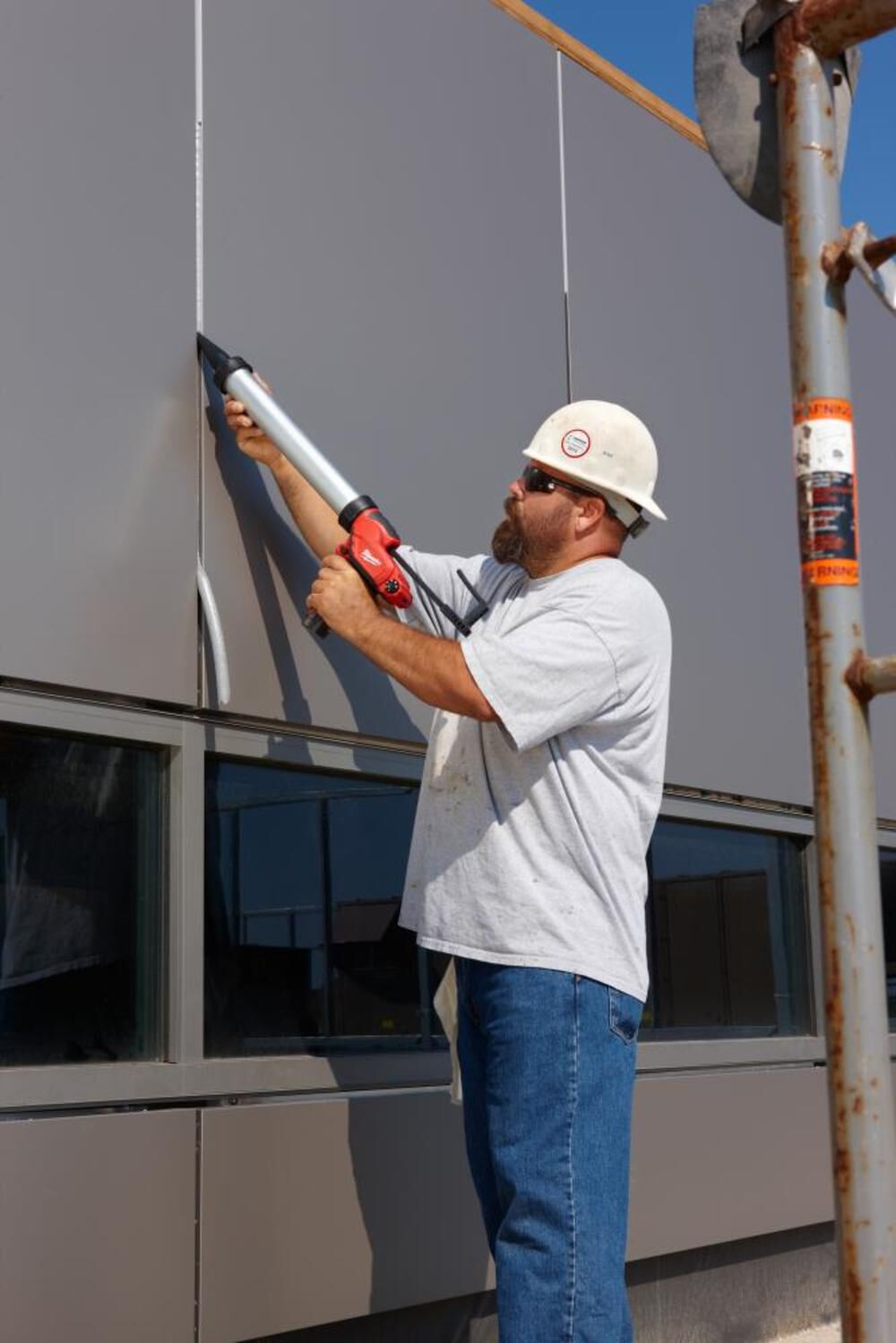 Milwaukee m12 hotsell silicone gun