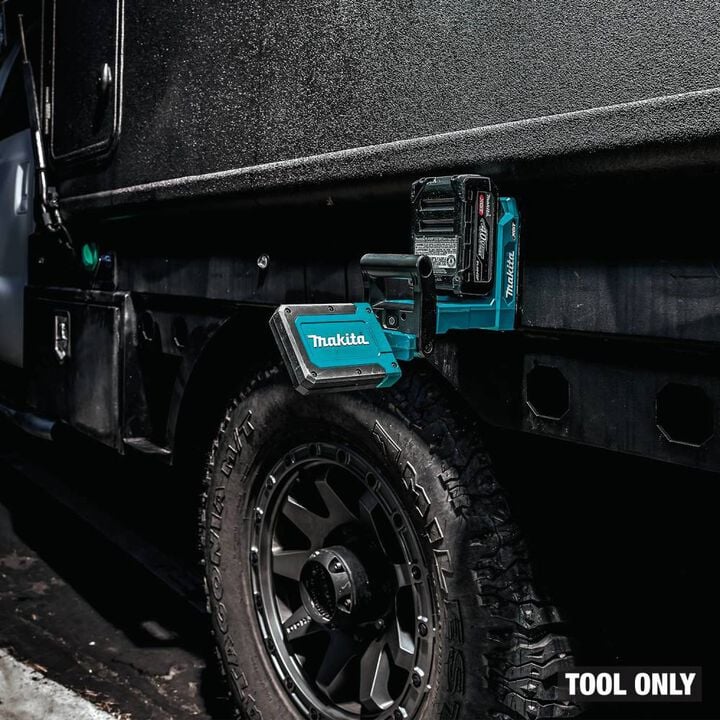 Makita 40V max XGT Lithium-Ion LED Magnetic Work Light (Bare Tool), large image number 2
