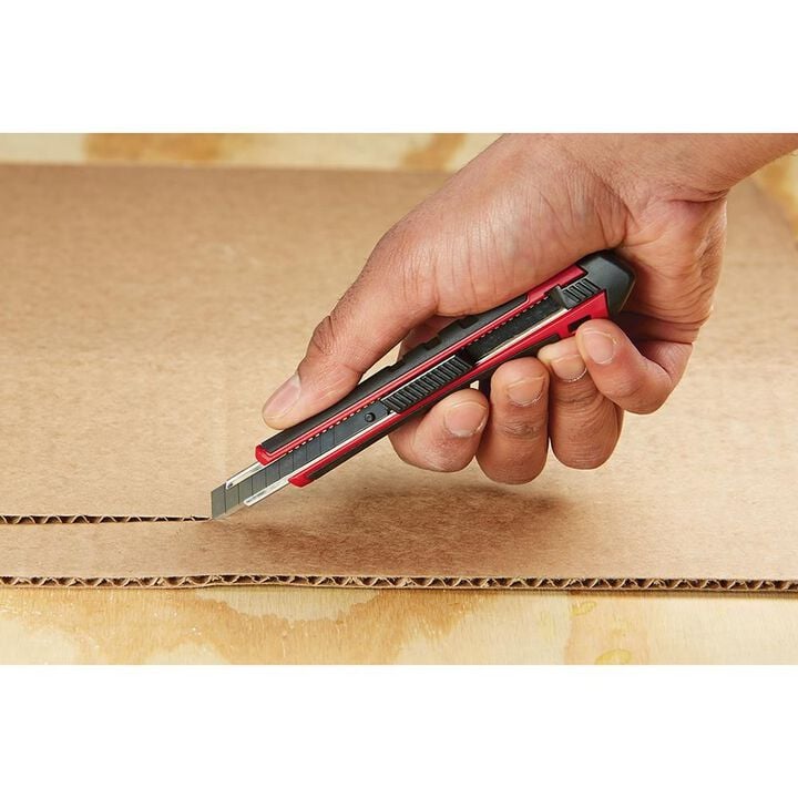 Milwaukee 9mm Snap-Off Knife Precision Cutting, large image number 4