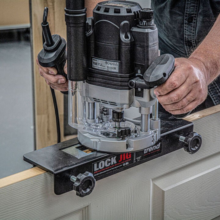 Trend T8 15A 1/2 Inch Dual-Mode Plunge Workshop Router, large image number 5