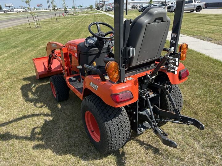 Kubota BX2370V-1 23 HP Sub-Compact Utility Tractor with Loader Used 2016, large image number 4