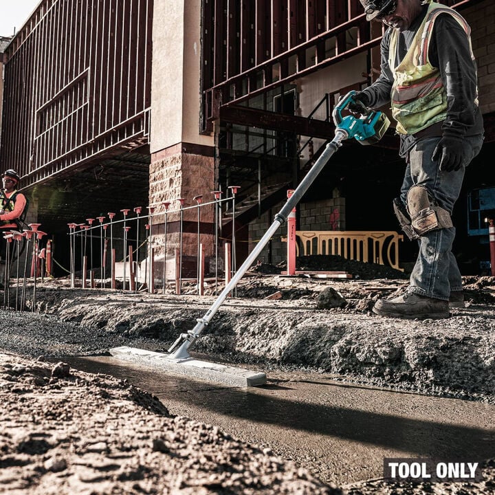 Makita 40V max XGT Brushless Cordless Concrete Screed (Bare Tool) & Vibratory Screed Bar Bundle, large image number 5