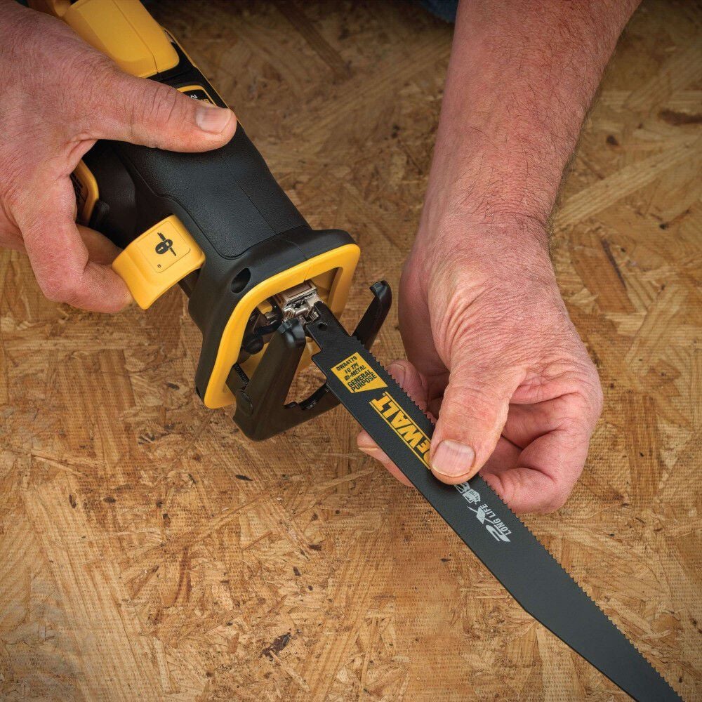 DEWALT 20V MAX XR Reciprocating Saw with 4Ah Battery, large image number 19