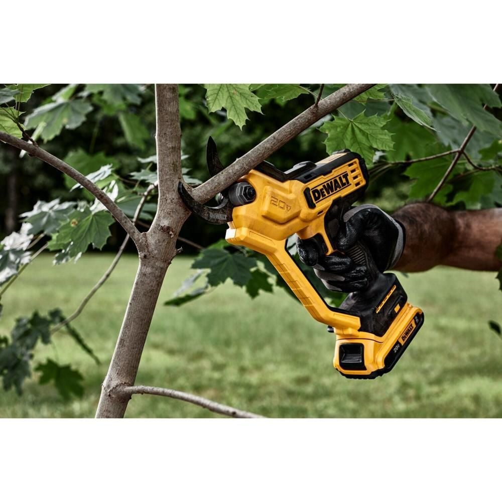 DEWALT 20V MAX 1 1/2in Cordless Pruner Kit, large image number 9