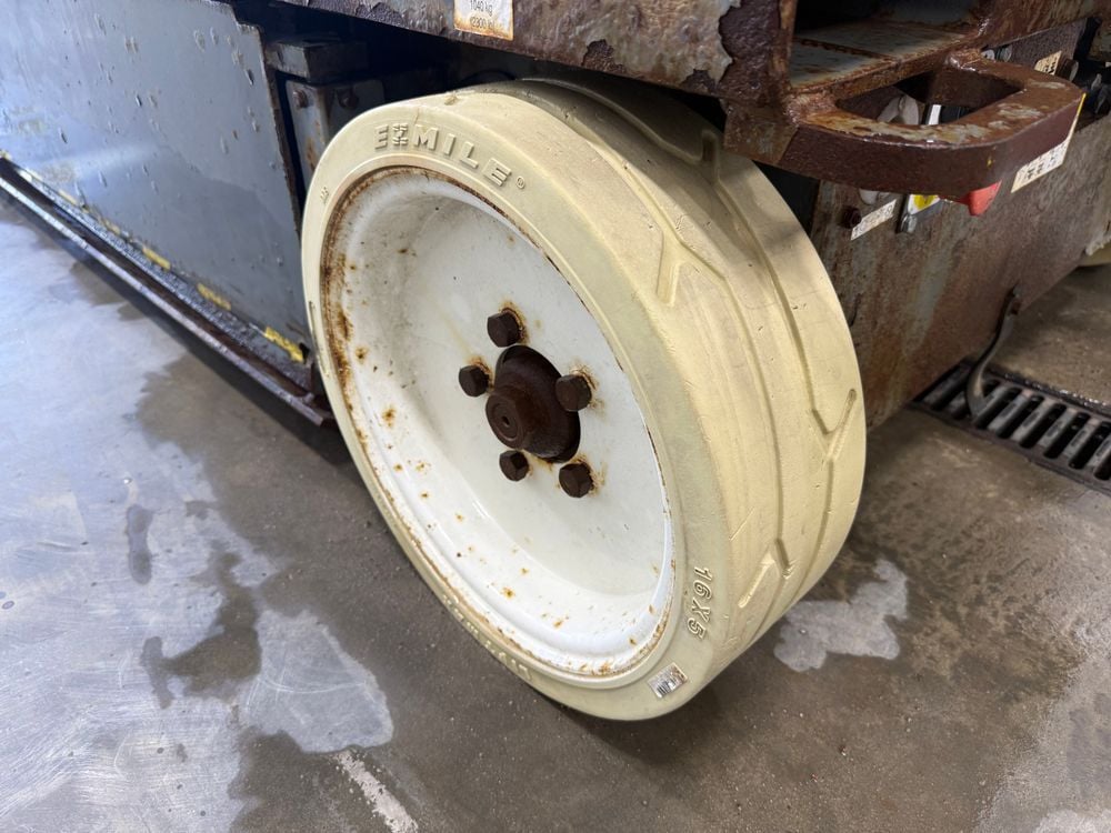 Skyjack SJIII4632 32 Ft Electric Slab Scissor Lift Used 2016, large image number 12