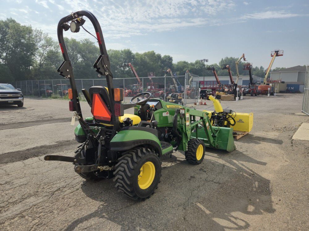 John Deere 1025R Sub-Compact Diesel Utility Tractor Used 2014, large image number 4
