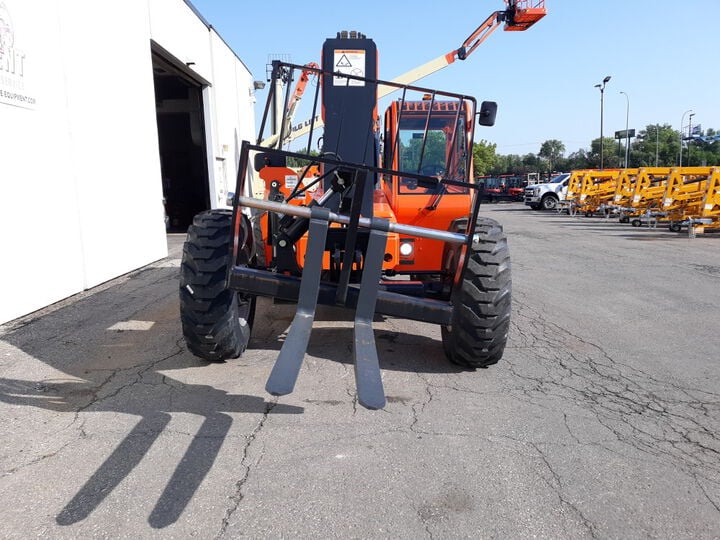 JLG SkyTrak 8042 Telehandler Max Lift Weight 8000 Lb. and Height 41' 11in, large image number 12