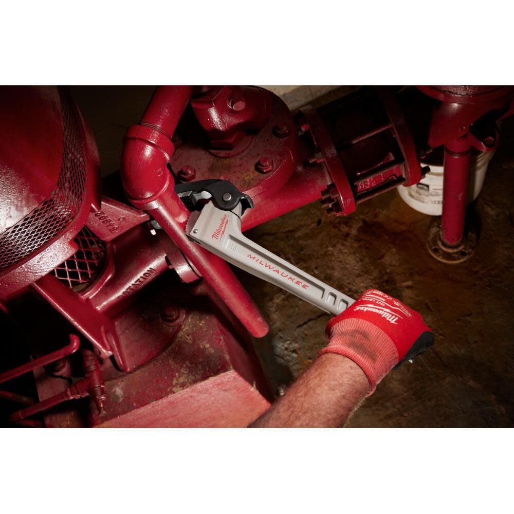 Milwaukee 18in Aluminum SelfAdjusting Pipe Wrench 48227418 Acme Tools