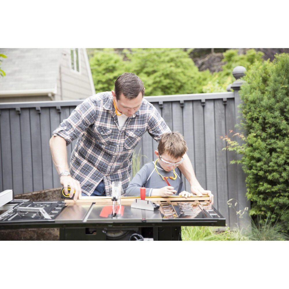 Sawstop 1.75 Contractor Saw with 30 In. Aluminum Extrusion Fence & Rail