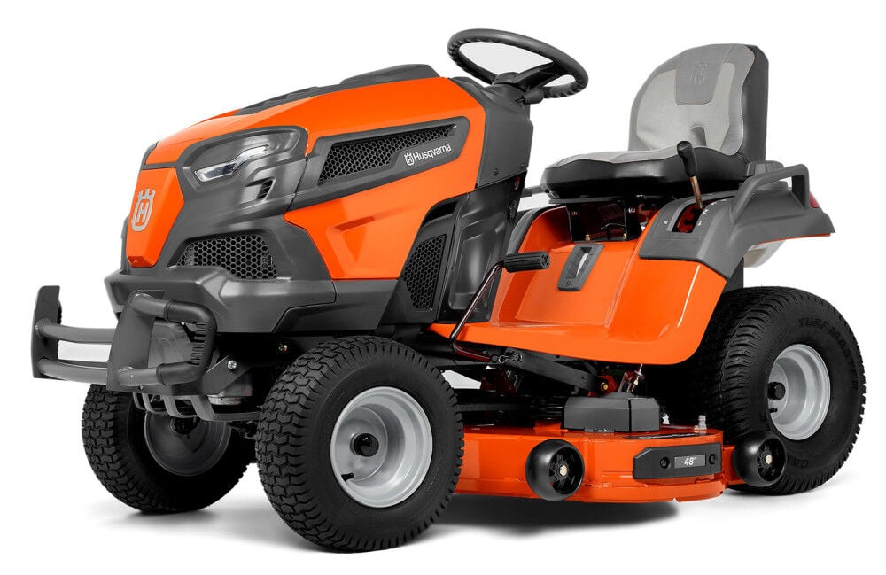 Lawn tractor with locking differential outlet
