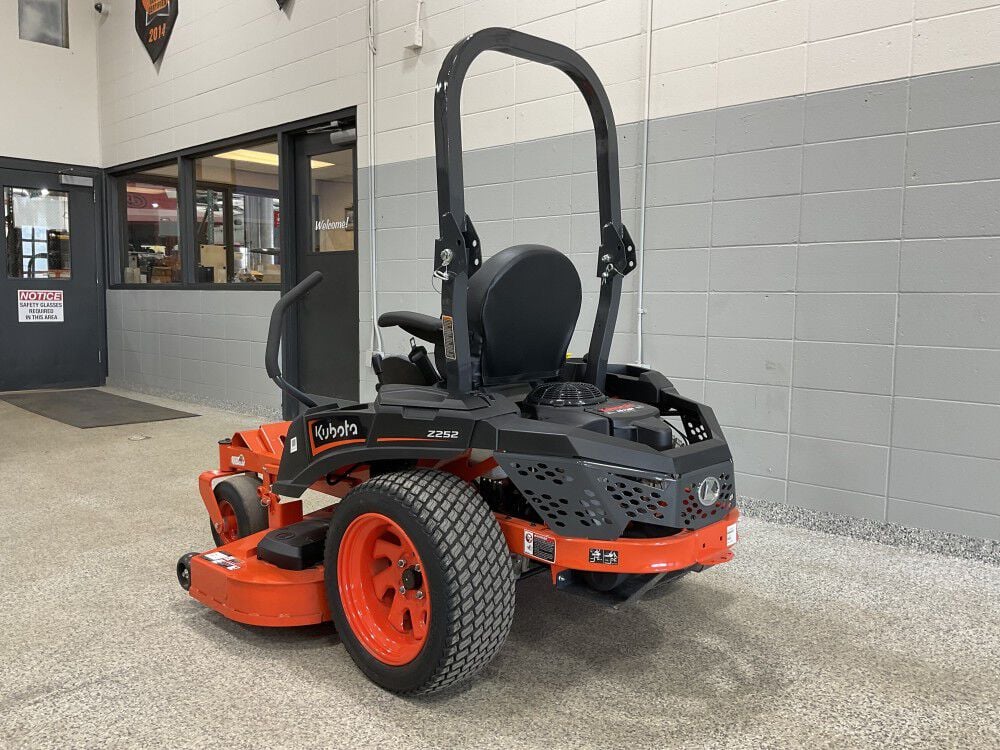 Kubota Z252KW-54 54 Inch Kawasaki Engine Gas-Powered Zero-Turn Mower, large image number 8