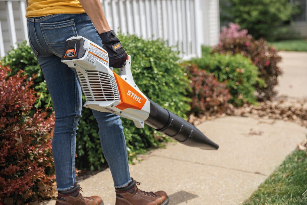 Stihl bga 57 store cordless leaf blower