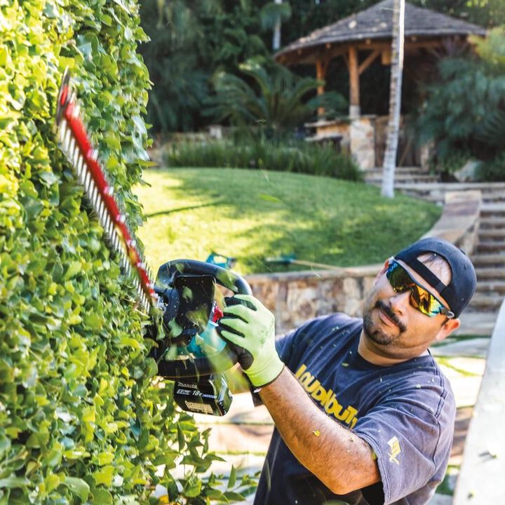 Makita 18V LXT Lithium-Ion Brushless Cordless 30in Hedge Trimmer Kit (5.0Ah), large image number 8