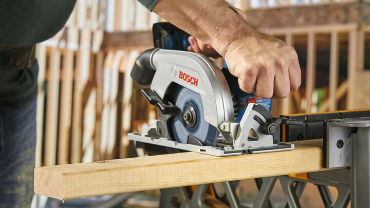 Bosch 18V Blade Right 6 1/2in Circular Saw Kit with 2 CORE18V 4.0 Ah Compact Batteries, large image number 11