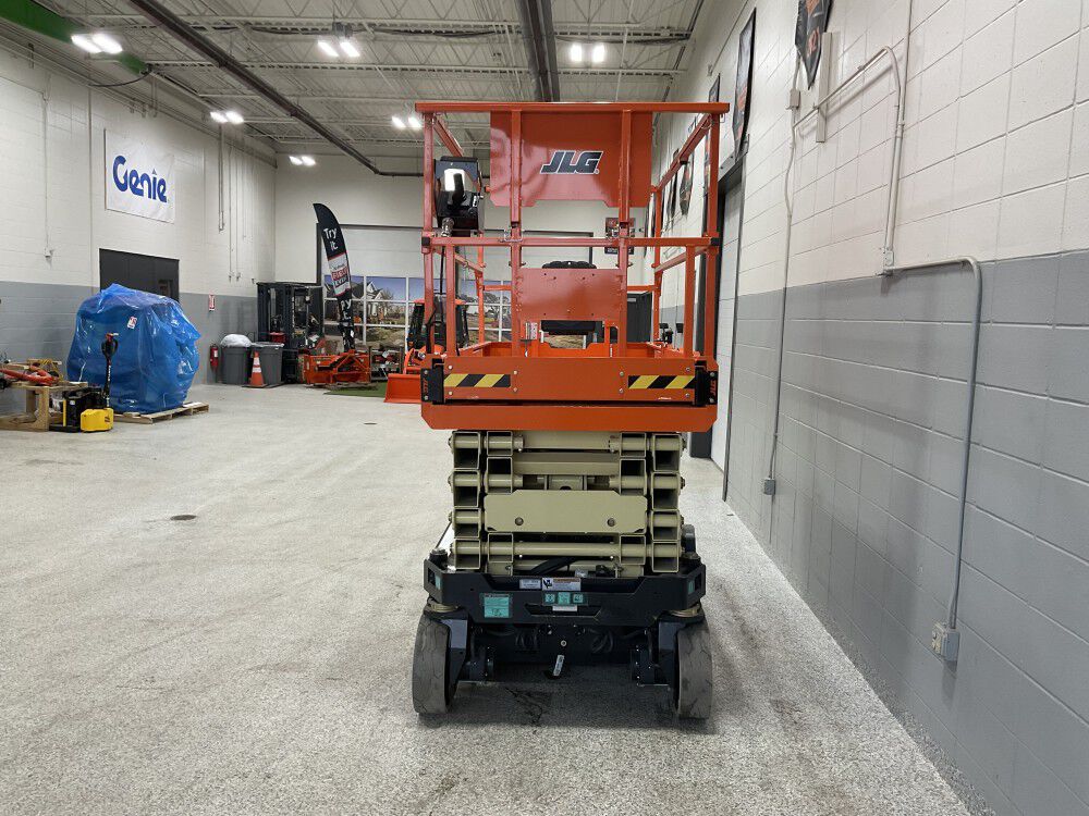 JLG ES3246 32 Foot Electric Slab Scissor Lift, large image number 3