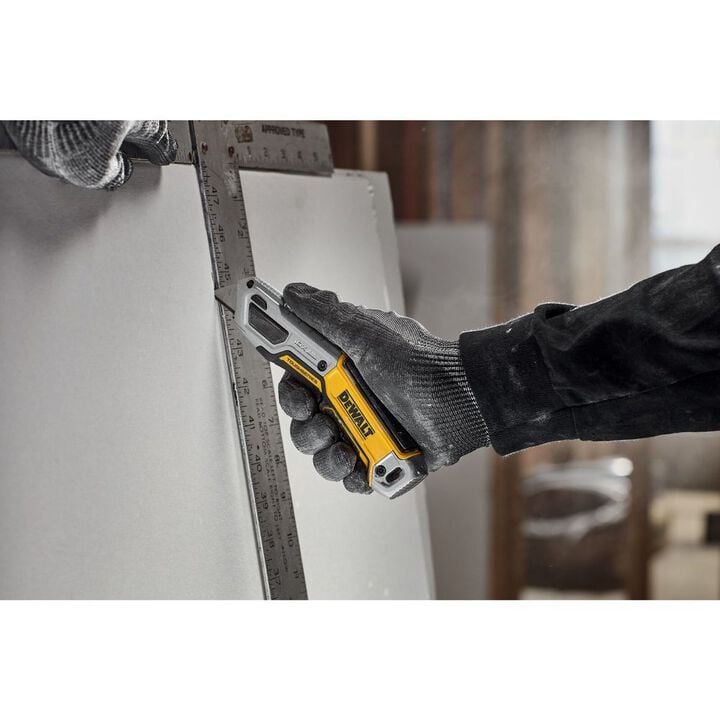 DEWALT TOUGHSERIES Retractable Utility Knife, large image number 3