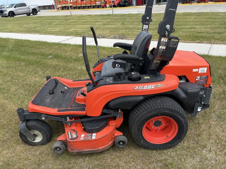 Kubota ZG222 48 Inch Gas Zero-Turn Lawn Mower Used 2016, large image number 7