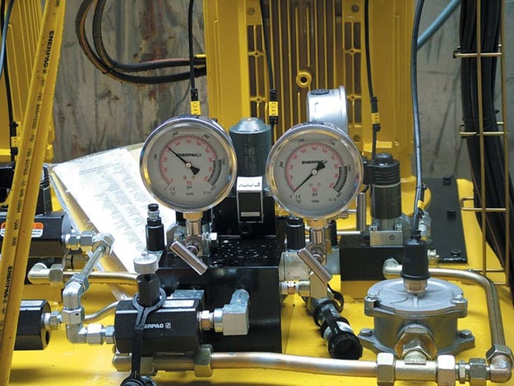 Enerpac 2.5 Inch 6000 PSI Glycerin Filled Pressure Gauge, large image number 2