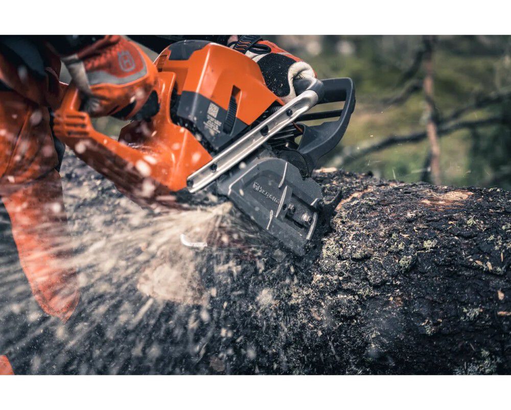 Husqvarna 592 XP 32 Inch and X-Cut C85 Chain 7.6HP Gas-Powered Chainsaw, large image number 18