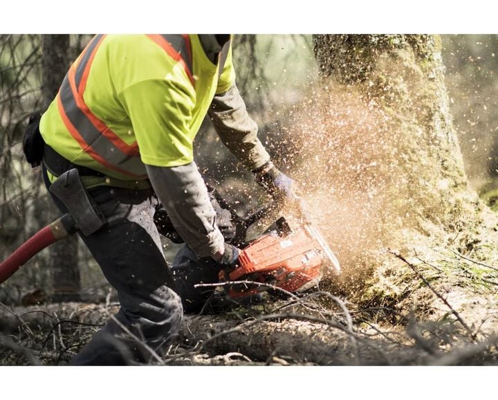 Husqvarna 572 XP 32 Inch and H83 Chain 5.8HP Gas-Powered Lightweight Chainsaw, large image number 14