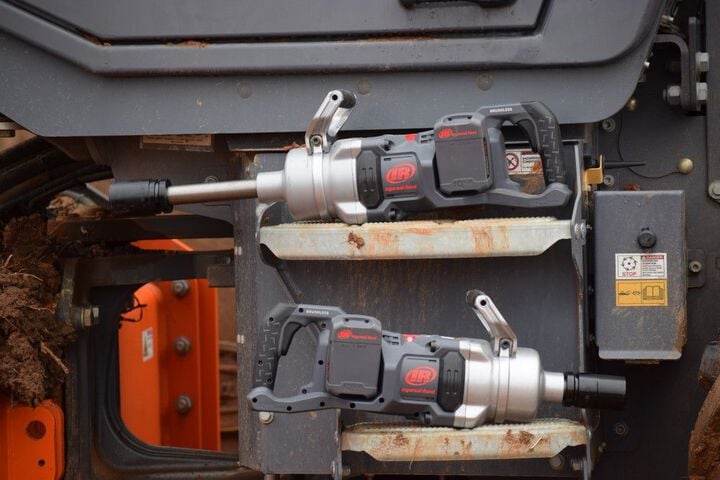 Ingersoll Rand 1 Inch 20V Cordless Impact Wrench Kit 6 Inch Anvil, large image number 3