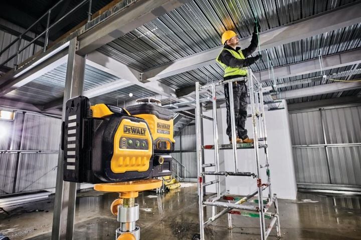 DEWALT 20V 3 x 360 Green Laser with Battery and Charger, large image number 1