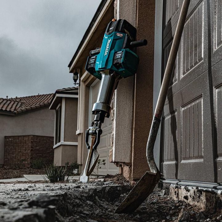Makita 80V max (40V max X2) XGT Brushless 70 lb. 1-1/8 Inch Hex AVT Breaker Hammer 8 Ah Kit, AWS Capable, large image number 6