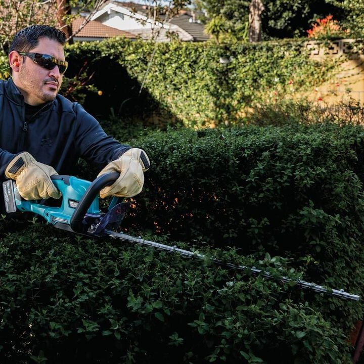 Makita 18V LXT Cordless 24 in Hedge Trimmer Kit, large image number 5