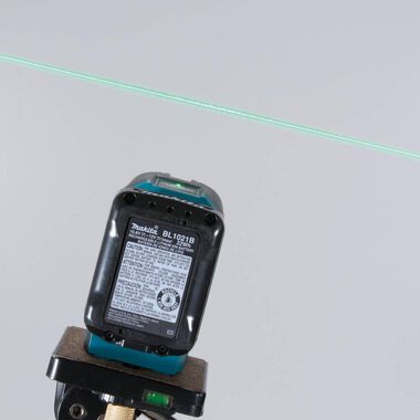 Makita 12V Max CXT Self-Leveling Cross-Line Green Beam Laser Kit, large image number 5