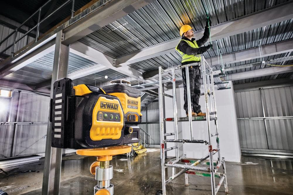 DEWALT 20V 3 x 360 Green Laser with Battery and Charger
