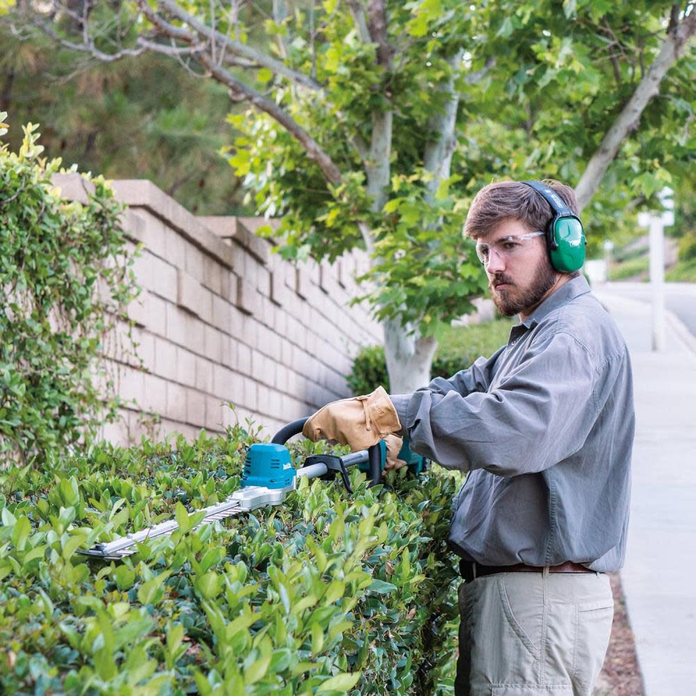 Makita pole sales hedge trimmer 18v