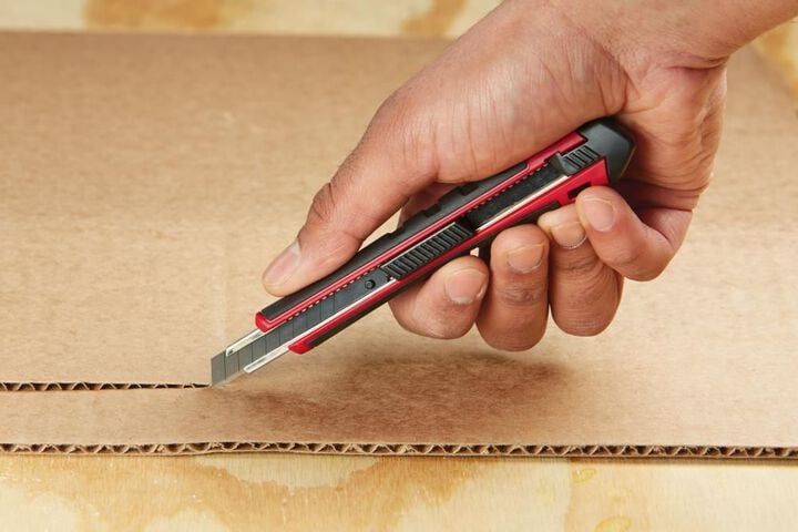 Milwaukee 9mm Snap-Off Knife Precision Cutting, large image number 12